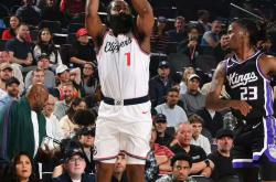 开云体育网站入口-一场关键比赛中，球队在最后时刻完成绝杀，取得胜利的简单介绍