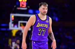 开云体育网址-包含沙尔克遭遇四连败，球队危险境地的词条