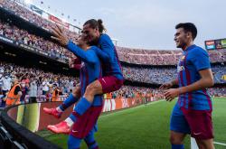 开云体育投注-西班牙足球巨星交相辉映，巴塞罗那势不可挡