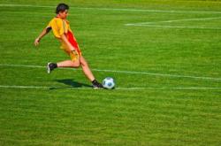 开云体育娱乐-梅西再次展示神勇，带领巴萨逆转击败对手