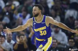 开云体育地址-马刺主场大胜黄蜂，两连胜稳定排名！