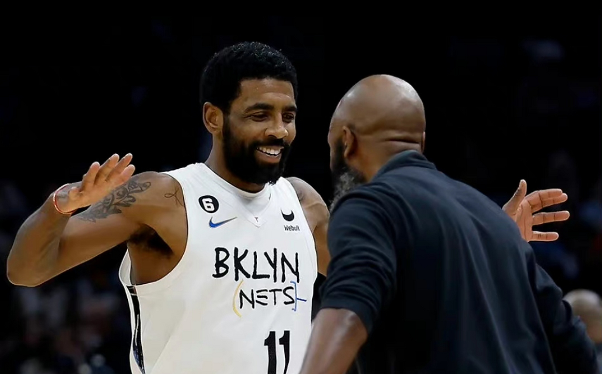 老鹰客场战胜篮网，豪取联赛第一