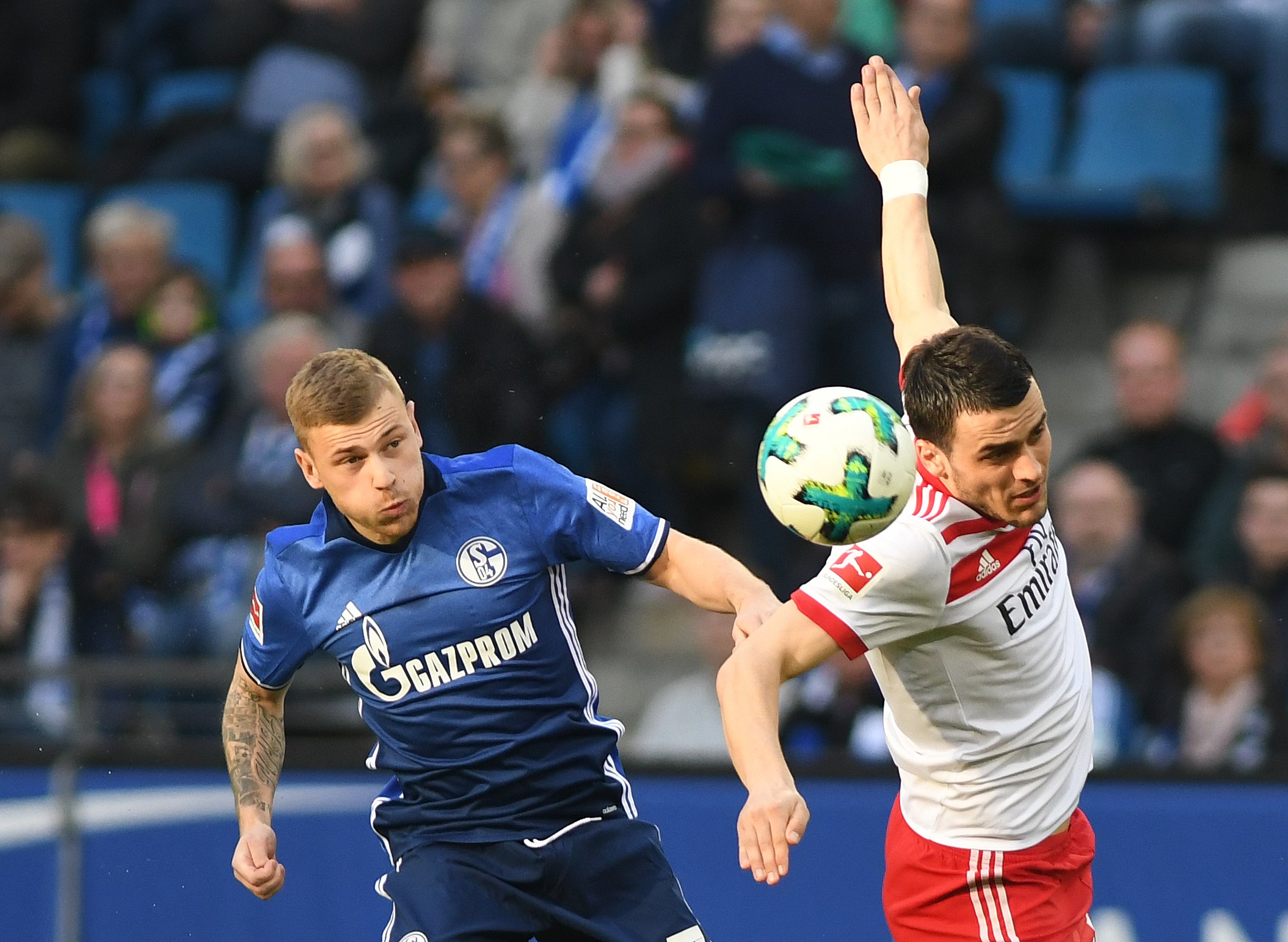 包含沙尔克04在与法兰克福比赛中保持不败，战平对手的词条