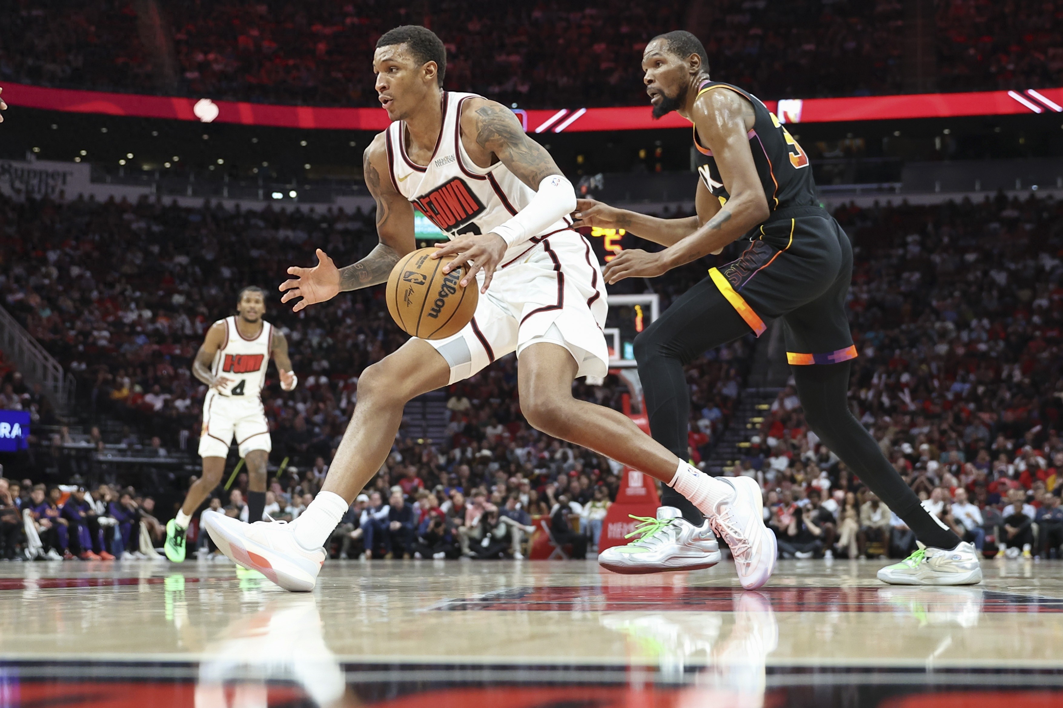 火箭击败尼克斯继续领跑