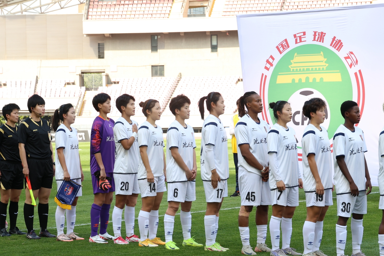 包含女足比赛中,选手们全力以赴展现风采的词条 包含女足比赛中,选手们全力以赴展现风采的词条