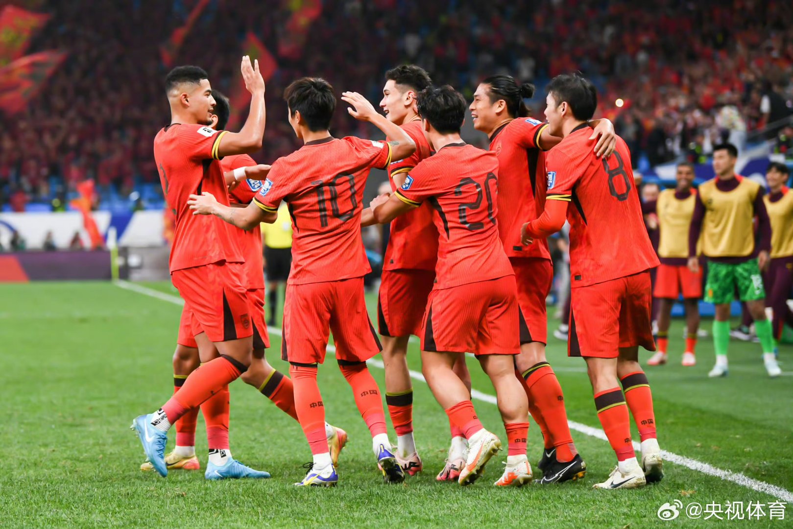 亚洲强队披荆斩棘，团结战胜