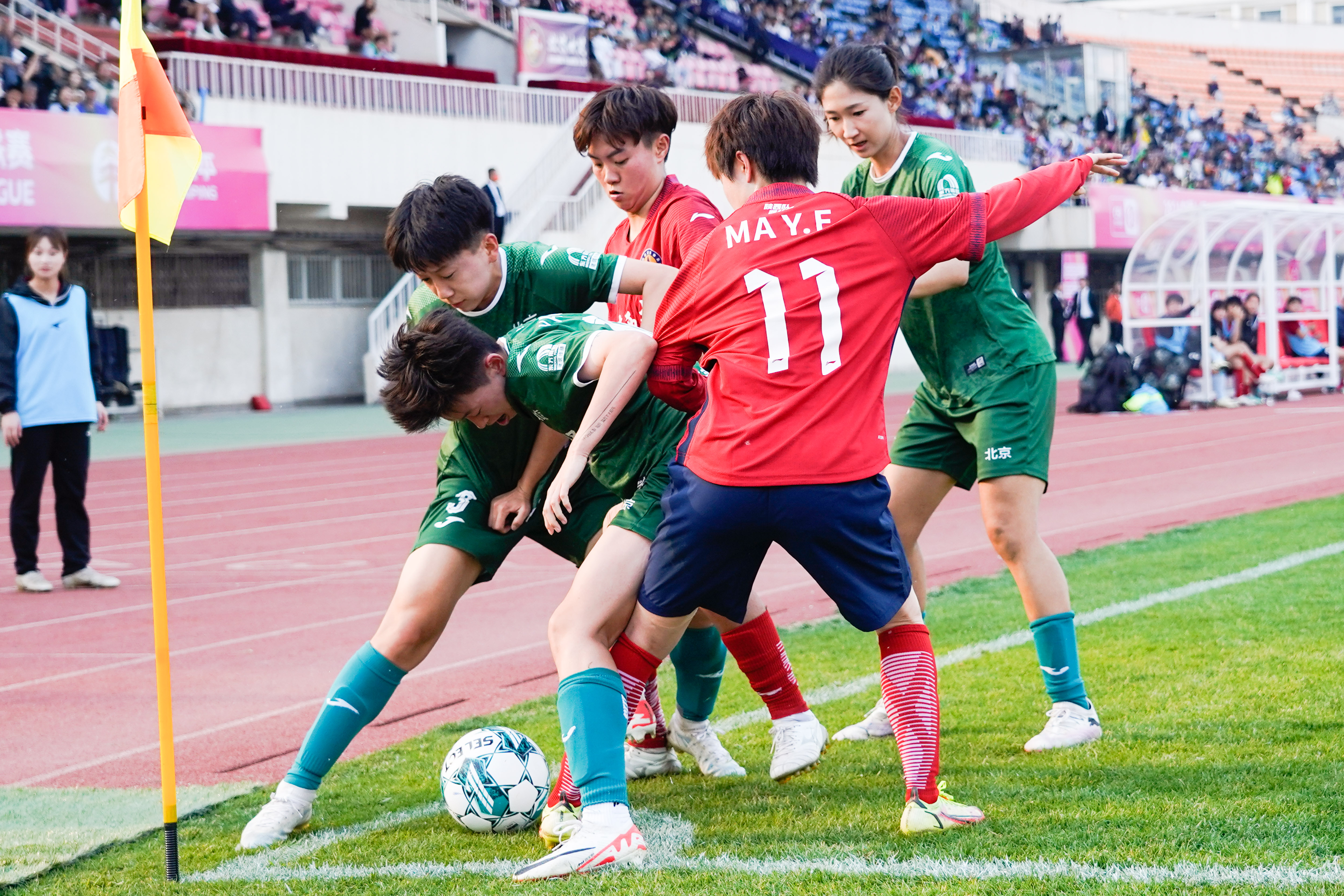 关于专业足球联赛女团队战绩斐然，驰骋赛场的信息