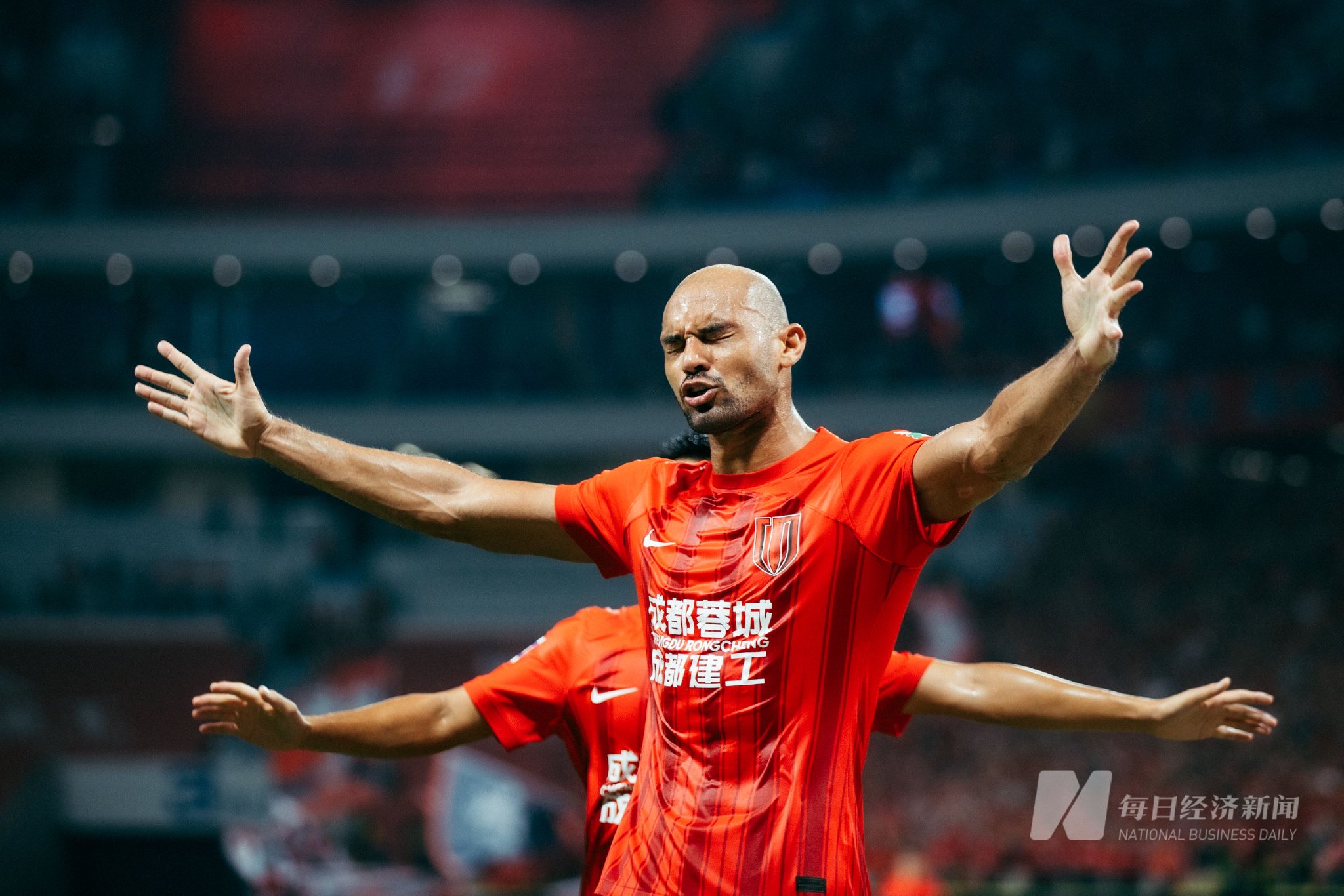 球场上的拼搏，创造光辉战绩的简单介绍