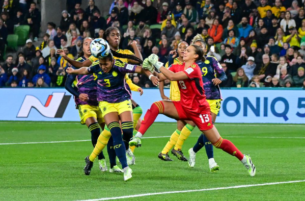 包含摩洛哥女足惊险胜利，晋级四分之一决赛的词条