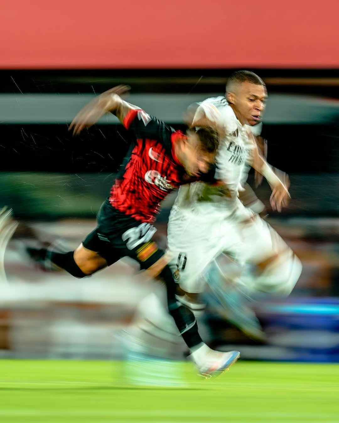 球场瞬间神气,球员精湛球技尽显锦绣!的简单介绍 球场瞬间神气,球员精湛球技尽显锦绣!的简单介绍