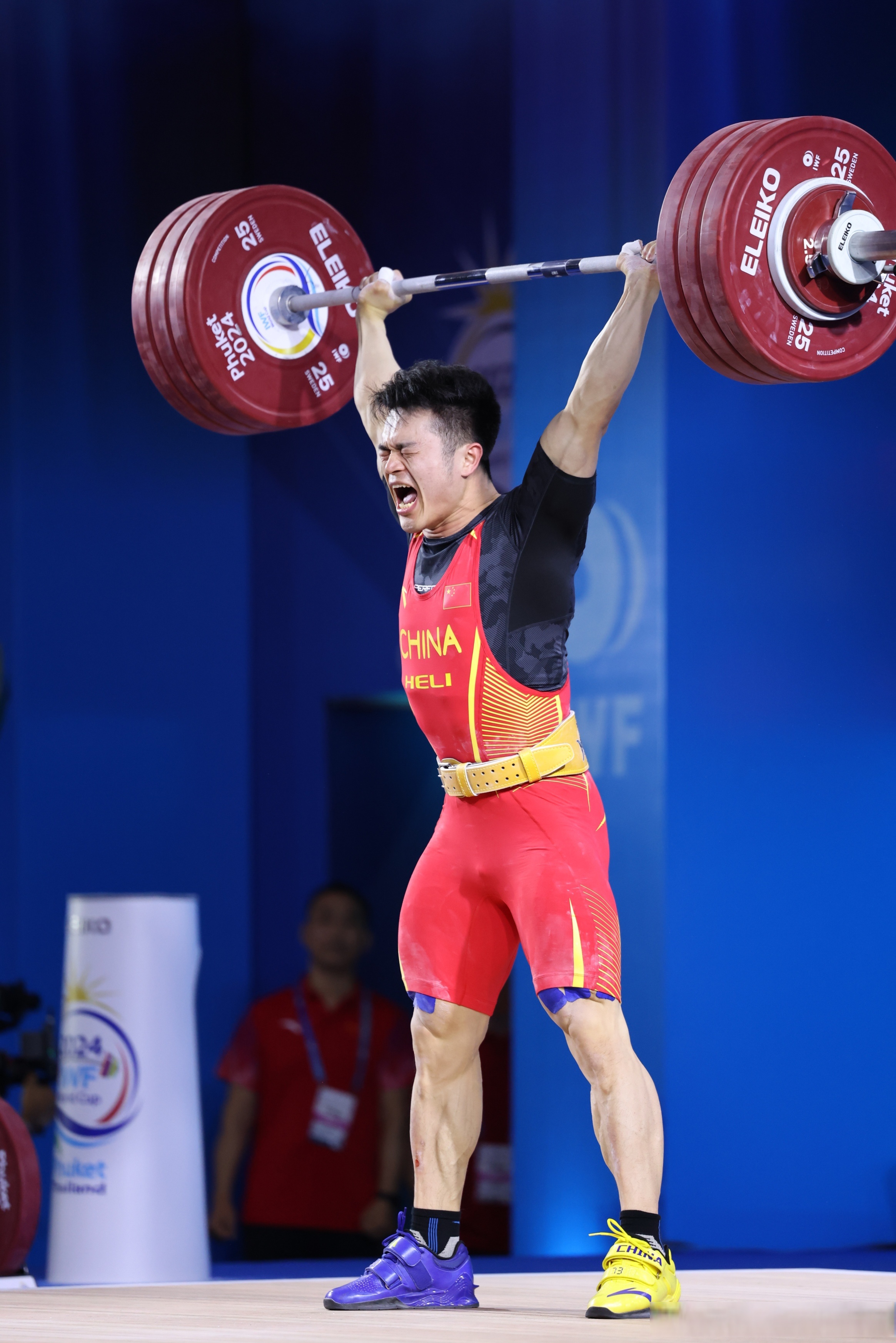 南美选手在举重比赛中展示实力,夺得多面金牌 南美选手在举重比赛中展示实力,夺得多面金牌