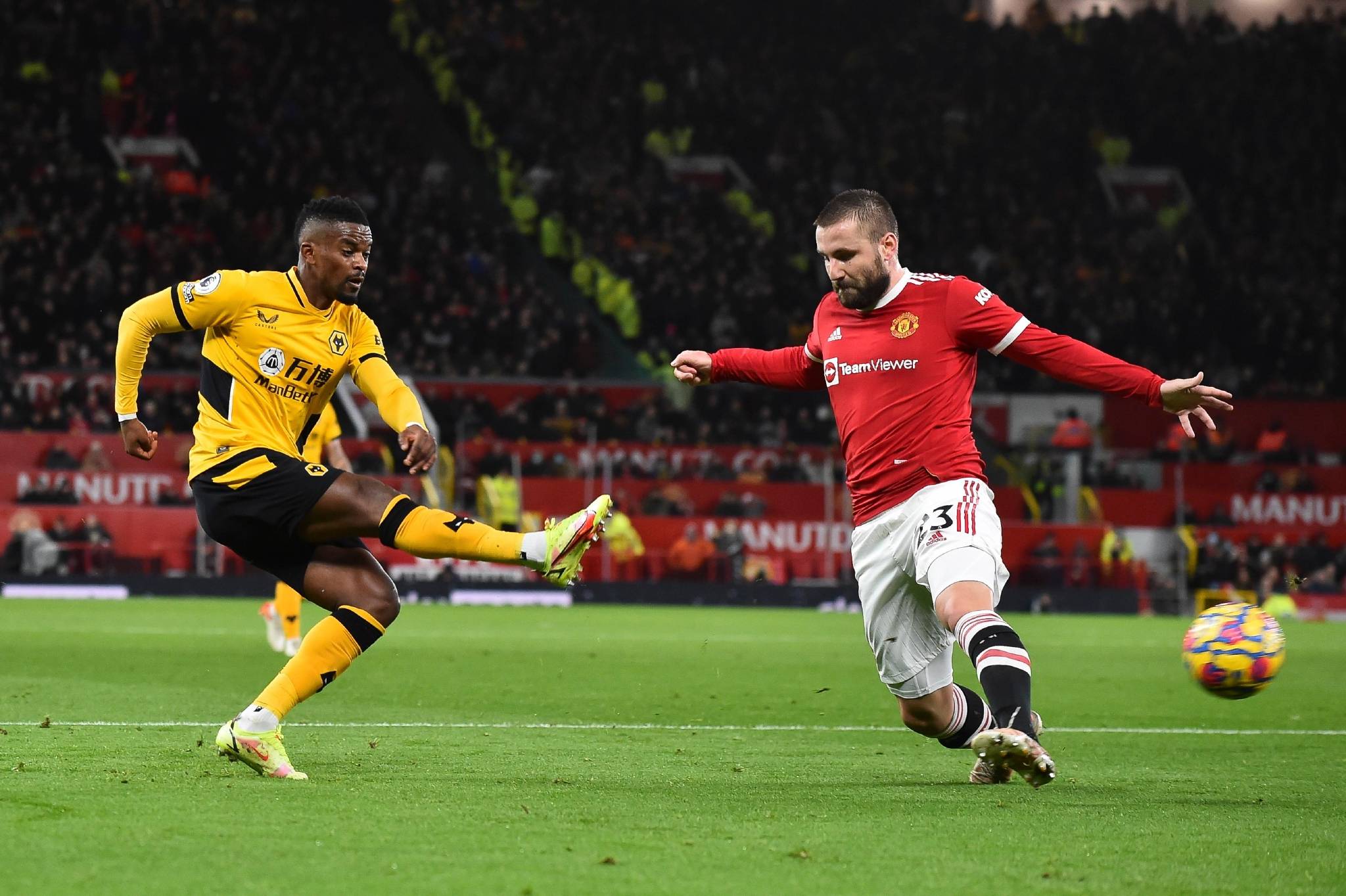 包含狼队客场逼平对手,表现有所起色的词条 包含狼队客场逼平对手,表现有所起色的词条